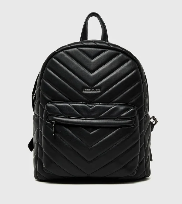 آن كلاين حقيبة ظهر مبطنة بتفاصيل شعار آن كلاين